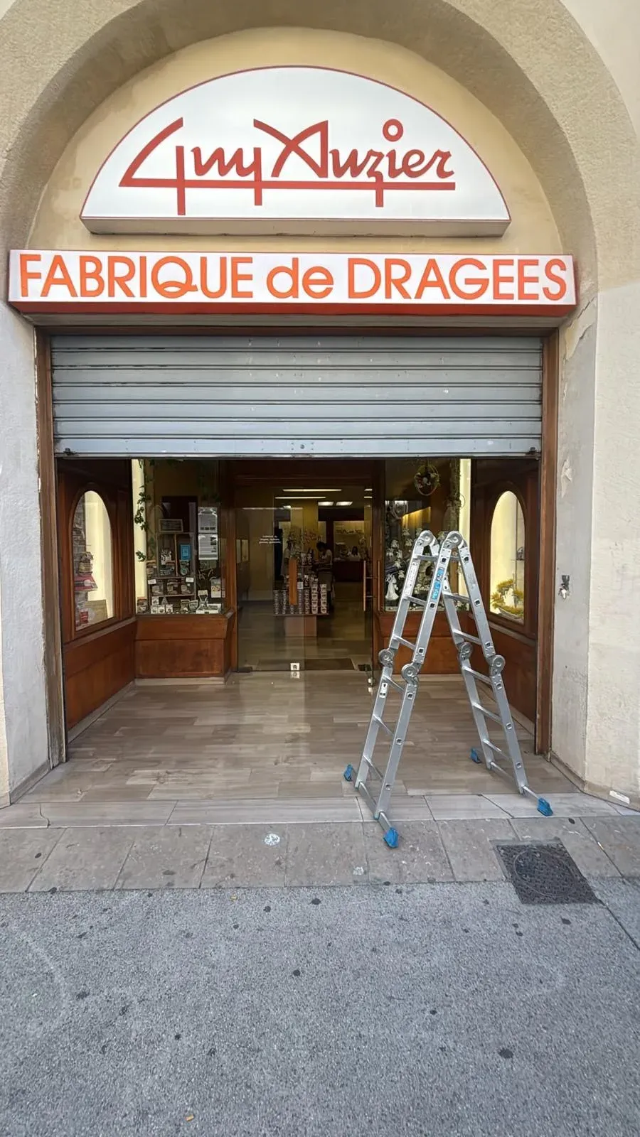 Installation et pose de rideau métallique à Marseille 1