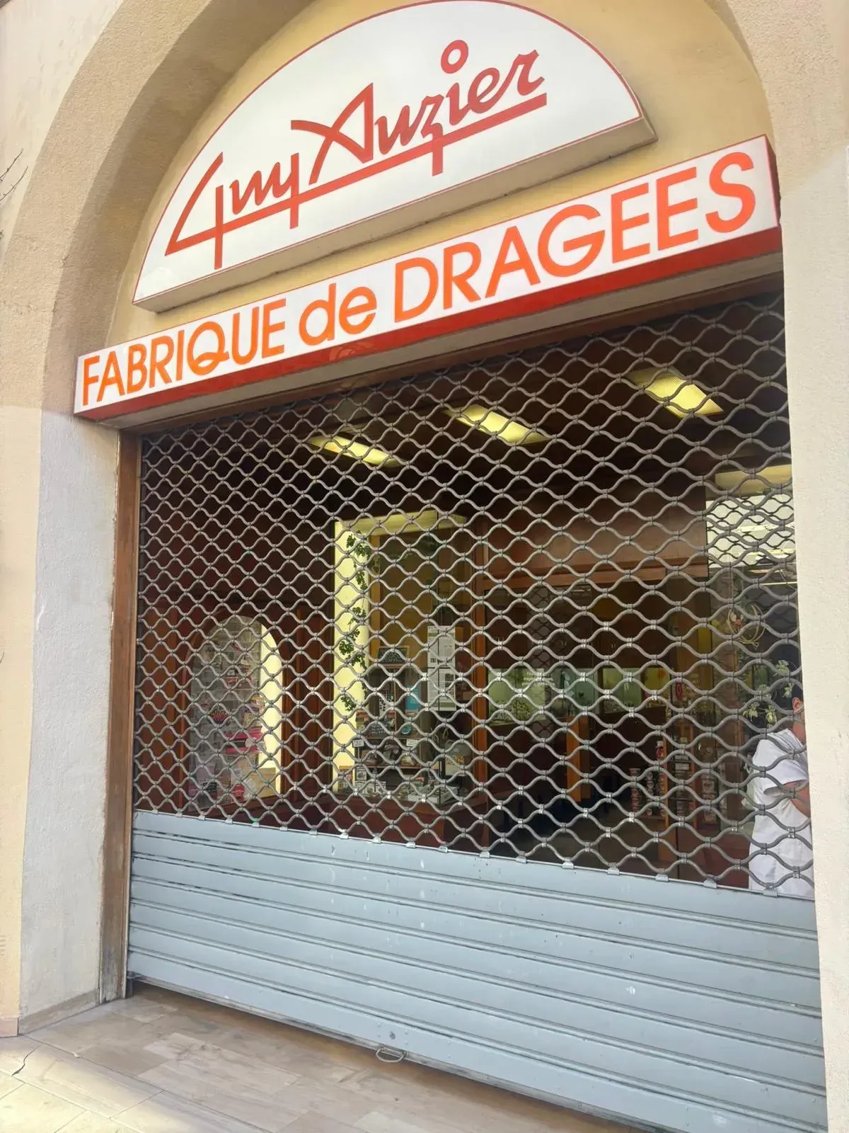 Installation et pose de rideau métallique à Marseille 1