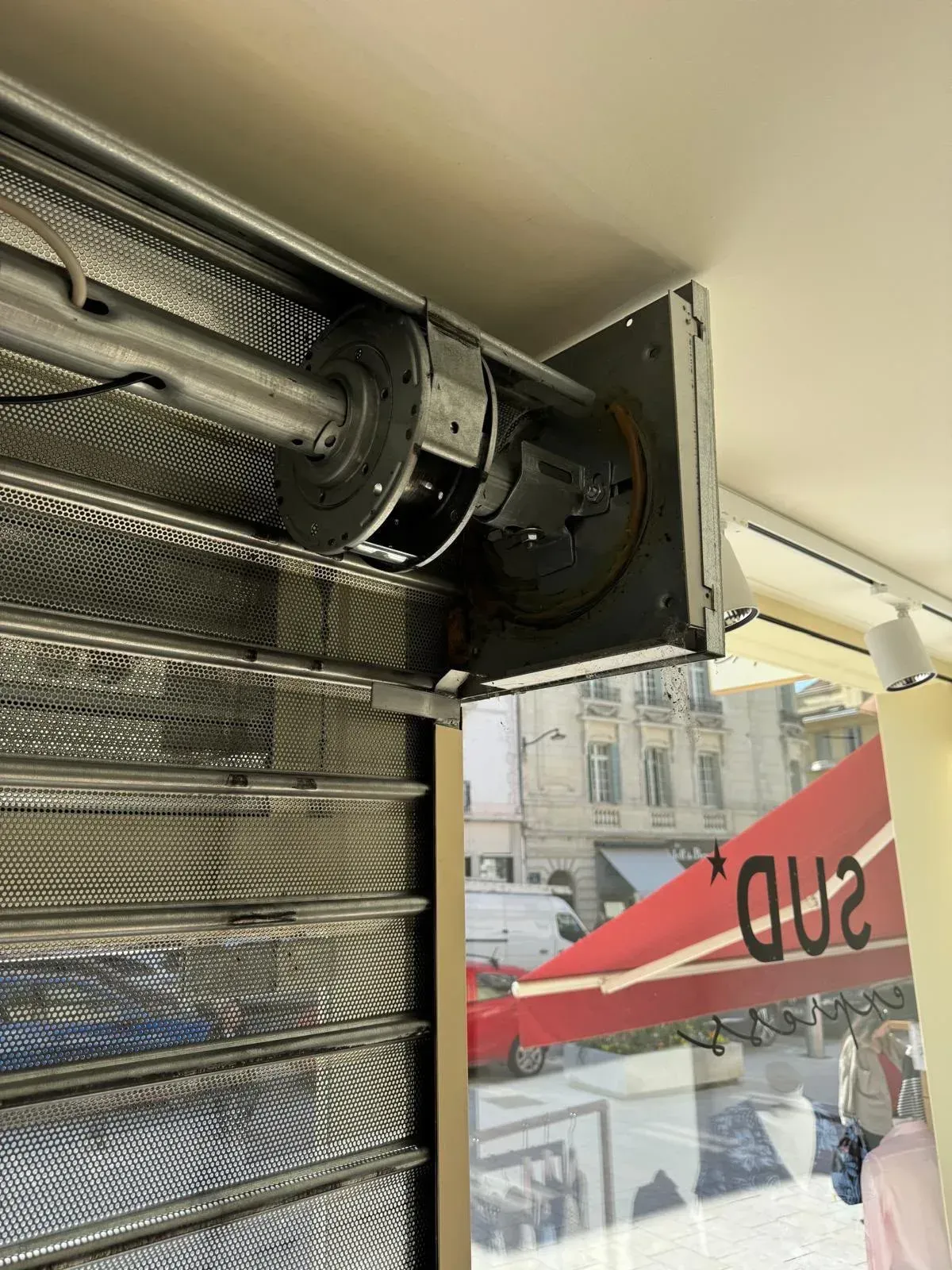 Motorisation de rideau métallique à Marseille 1