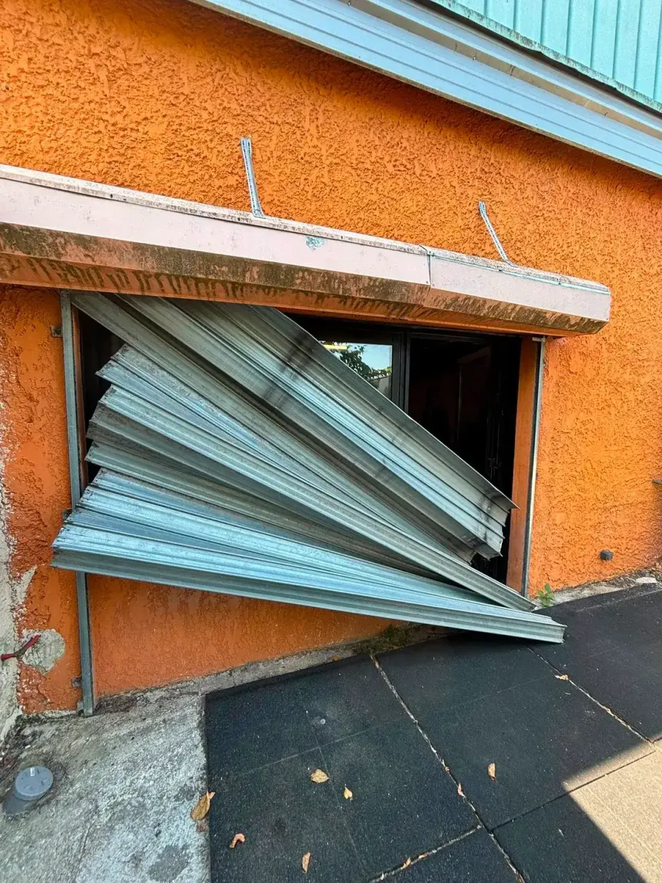 Réparation de rideau métallique à Marseille 1